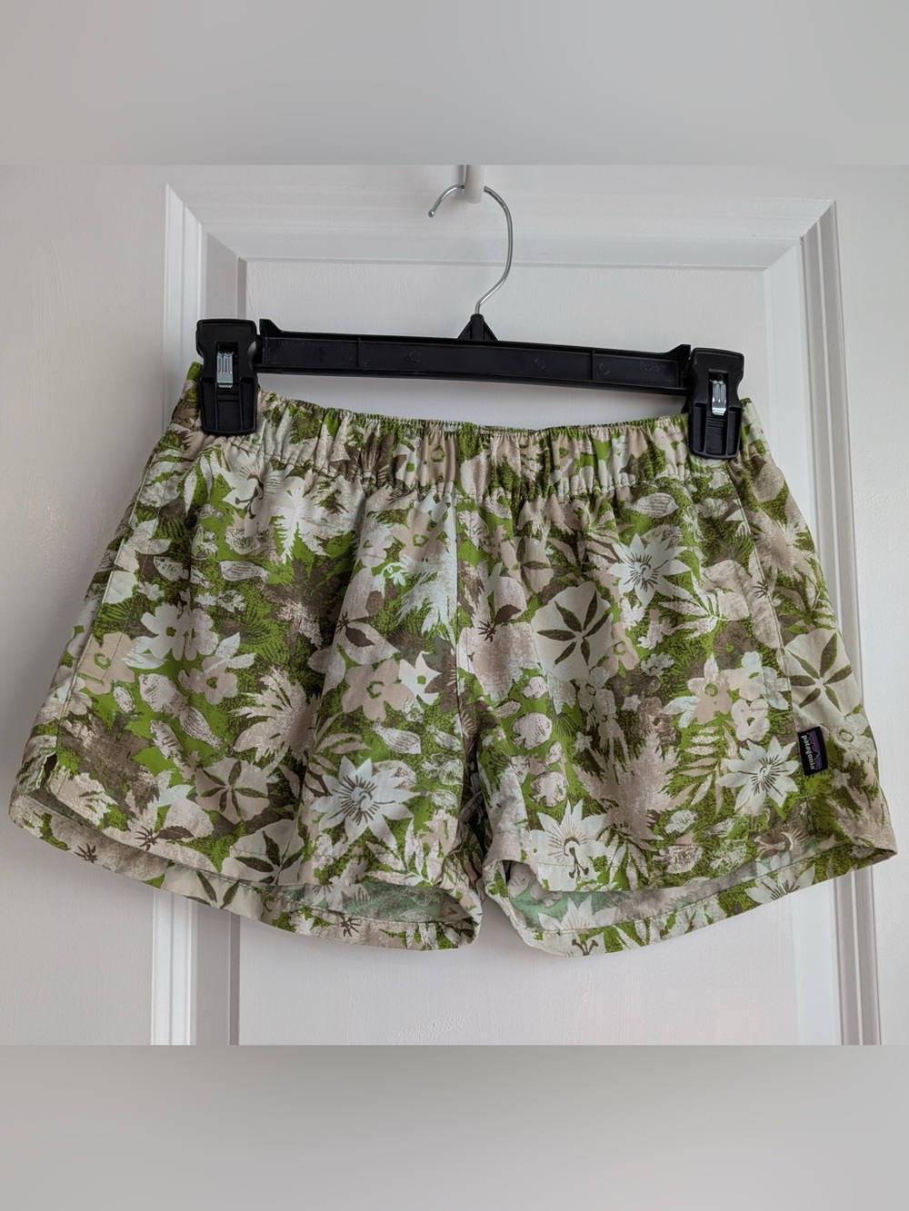 Patagonia Barely Baggies Shorts - 2 1/2" Women’s Neo Tropics Supply Green Sz XS